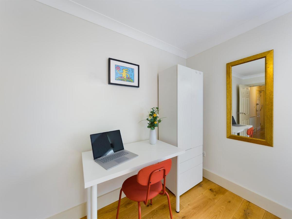 Redhill Town Centre Apartments By Livingo Екстер'єр фото